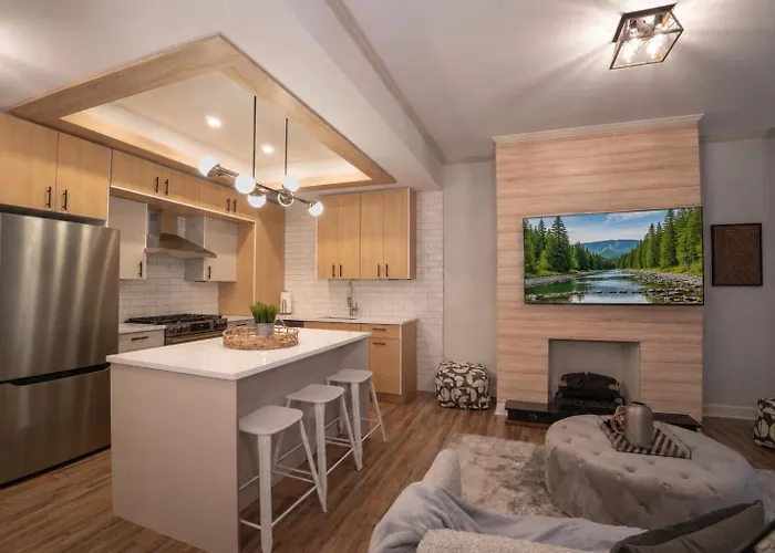 Near Zoo & • Reading Nook + Parking Chicago