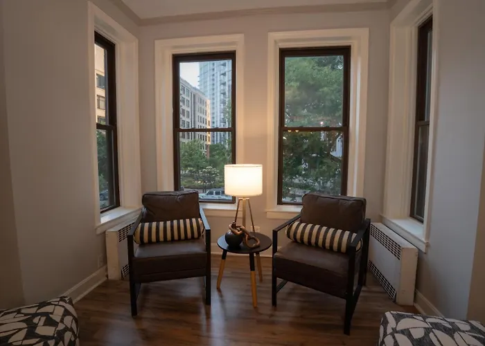 Near Zoo & • Reading Nook + Parking Appartamento *