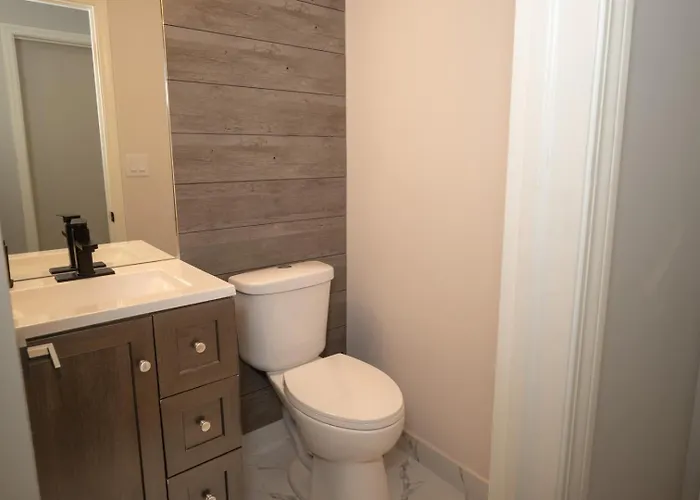 Near Zoo & • Reading Nook + Parking * Chicago